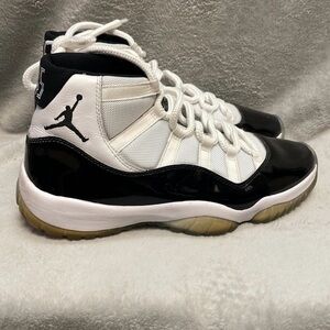 Air Jordan 11 Retro Concord Sneakers Size 9